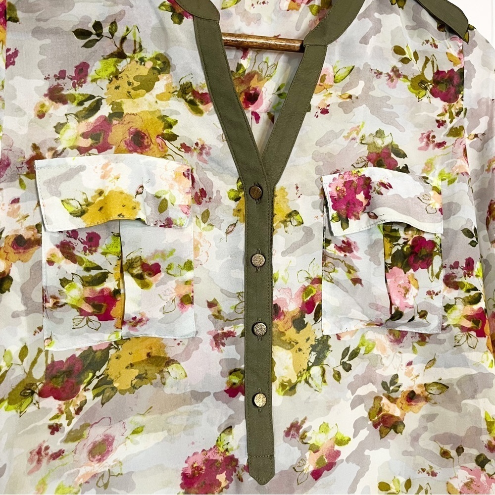 Hannah Sheer Camo Floral Blouse. Size Small. - Picture 7 of 10